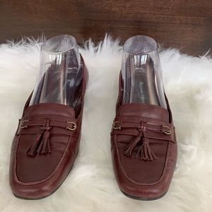 ETIENNE AIGNER ladies size 7W burgundy color